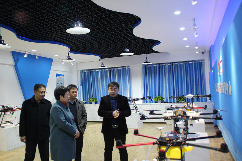 1510627117161062.jpg 河北智飛極農(nóng)無(wú)人機(jī)科技|保定ASFC無(wú)人機(jī)駕駛員培訓(xùn)考證|打藥撒藥噴藥植保無(wú)人機(jī)